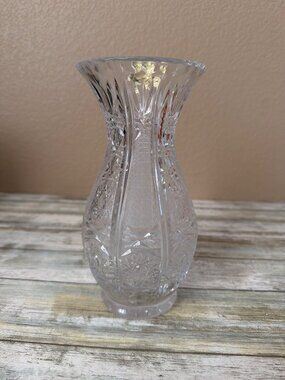 Vintage Julia Made in Poland Hand Cut Lead Crystal Vase 24% PbO 8"